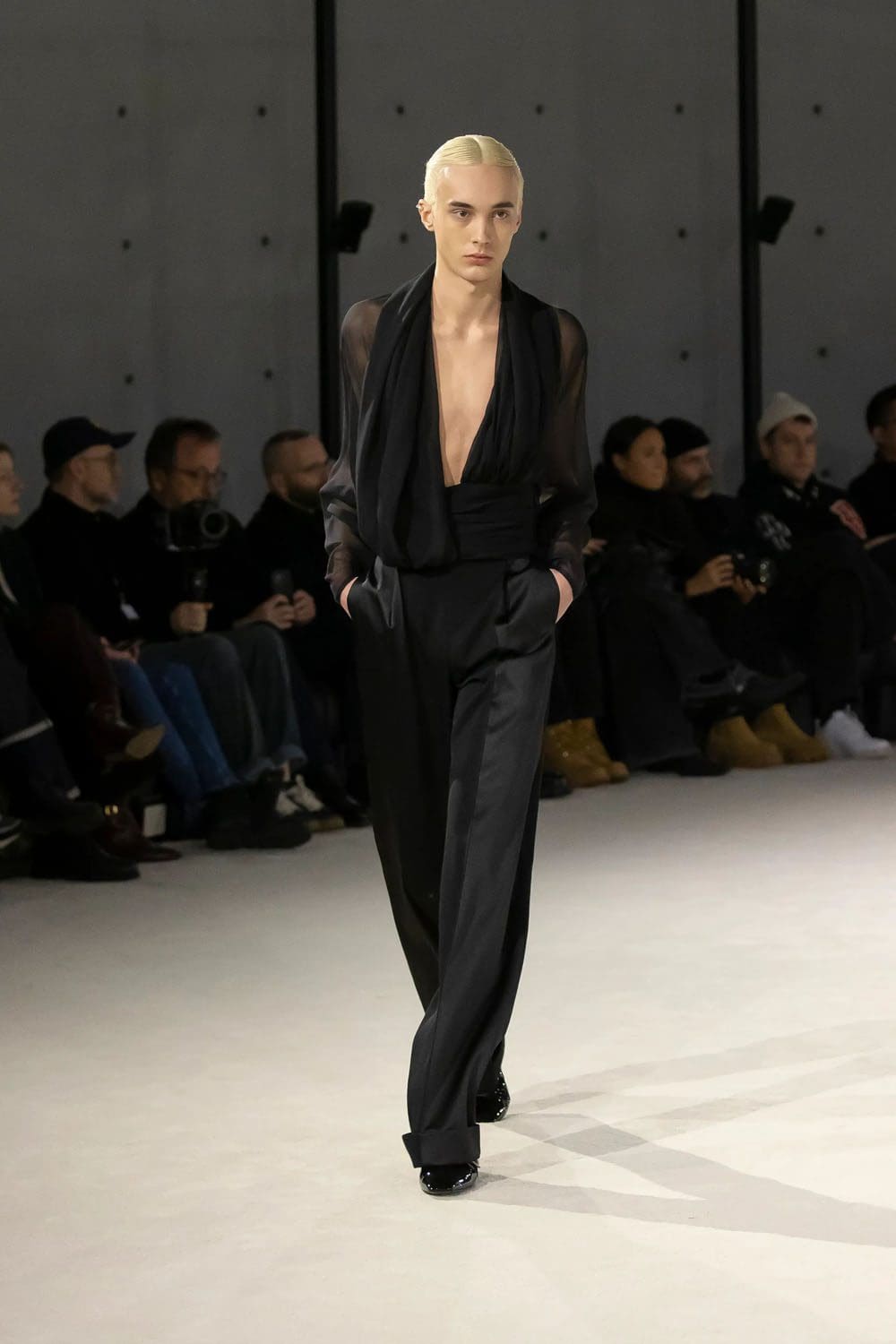 Saint Laurent Automne Hiver 2023 2024 Vêtements pour hommes Runway Magazine 42