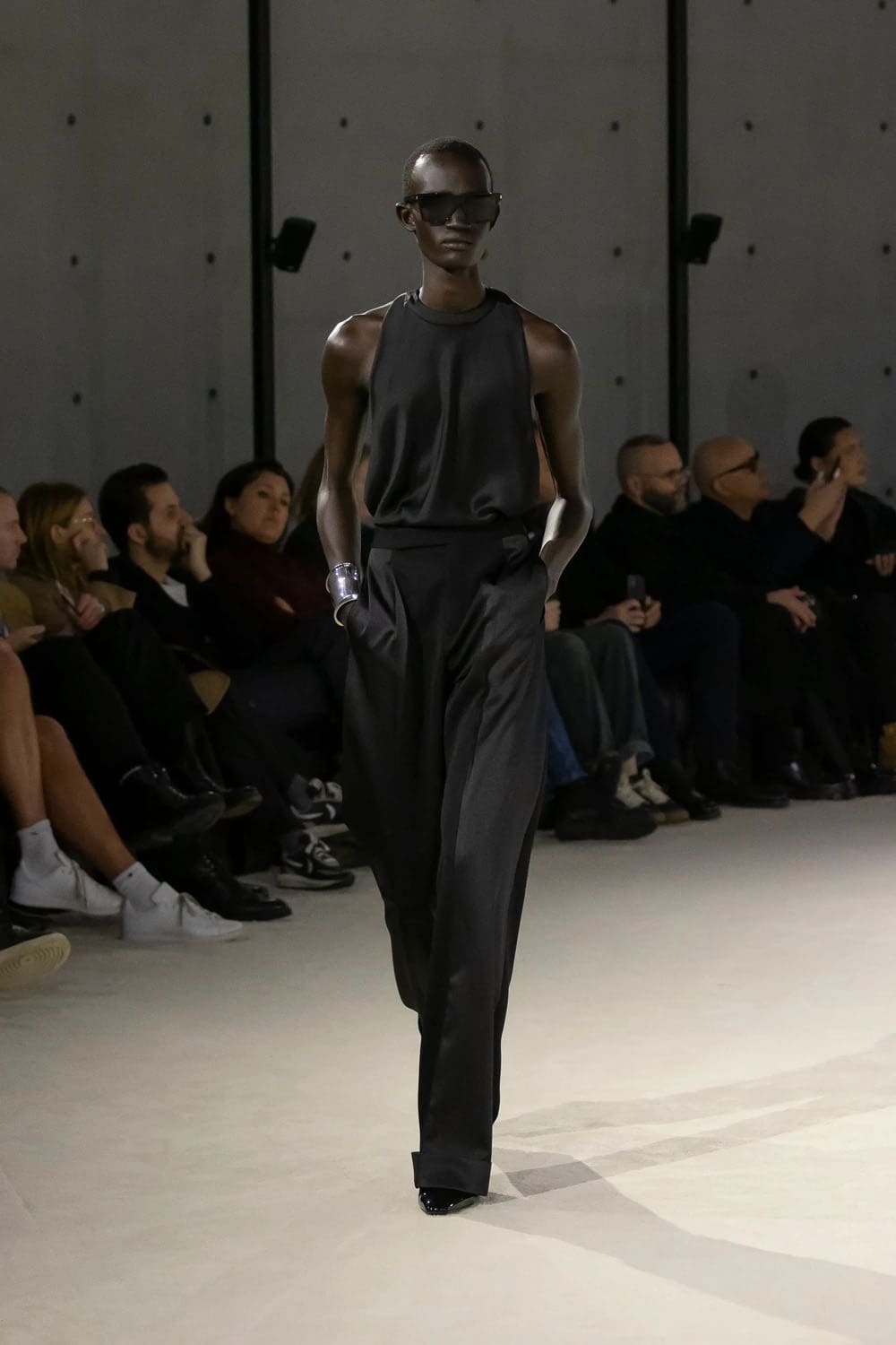 Saint Laurent Automne Hiver 2023 2024 Vêtements pour hommes Runway Magazine 43