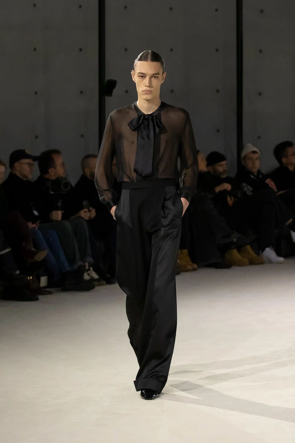 Saint Laurent Automne Hiver 2023 2024 Vêtements pour hommes Runway Magazine 44