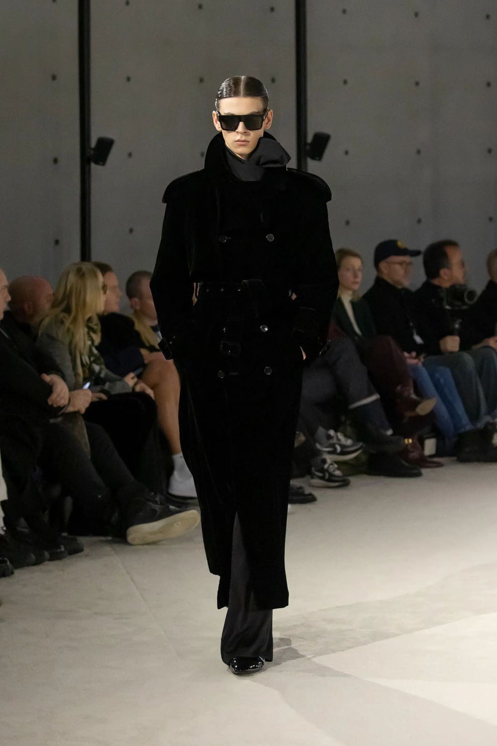 Saint Laurent Automne Hiver 2023 2024 Vêtements pour hommes Runway Magazine 45