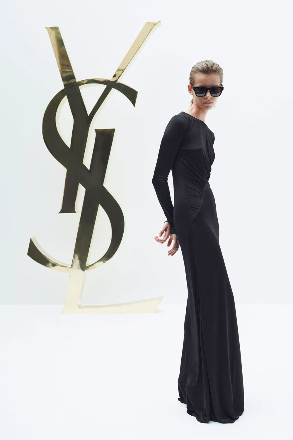 Complejo turístico Saint Laurent 2023 Runway Magazine 40