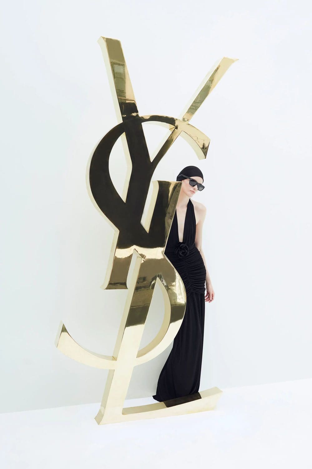 Complejo turístico Saint Laurent 2023 Runway Magazine 57