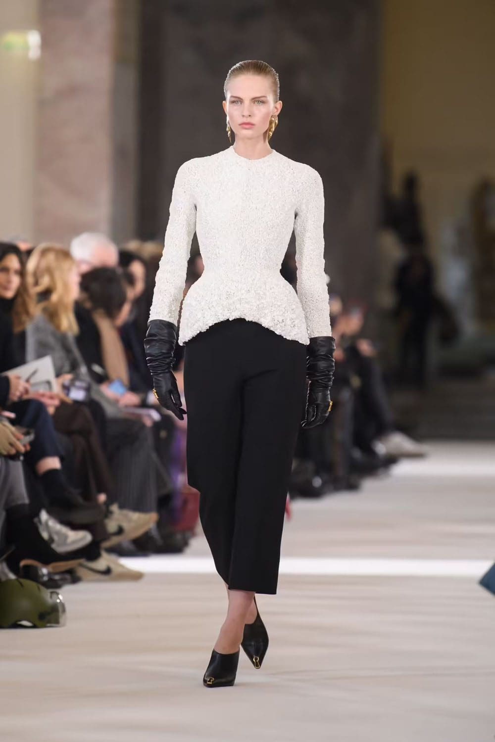 Schiaparelli Taxidermie Haute Couture Printemps Été 2023 Runway Revue 1 1