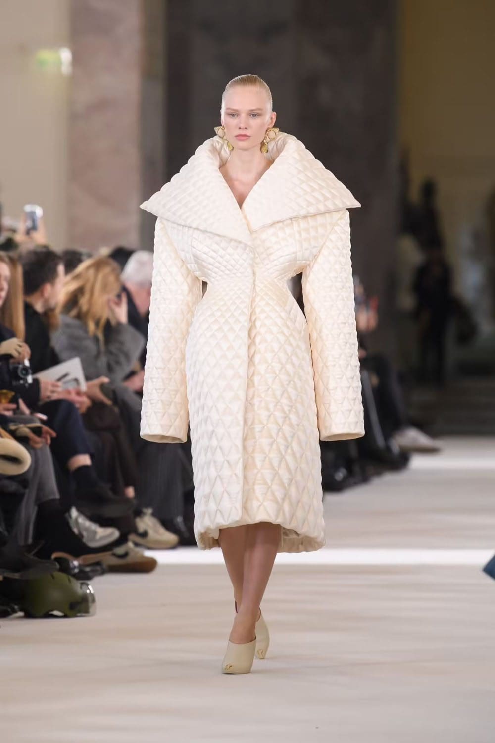 Schiaparelli Taxidermie Haute Couture Printemps Été 2023 Runway Magazine 17