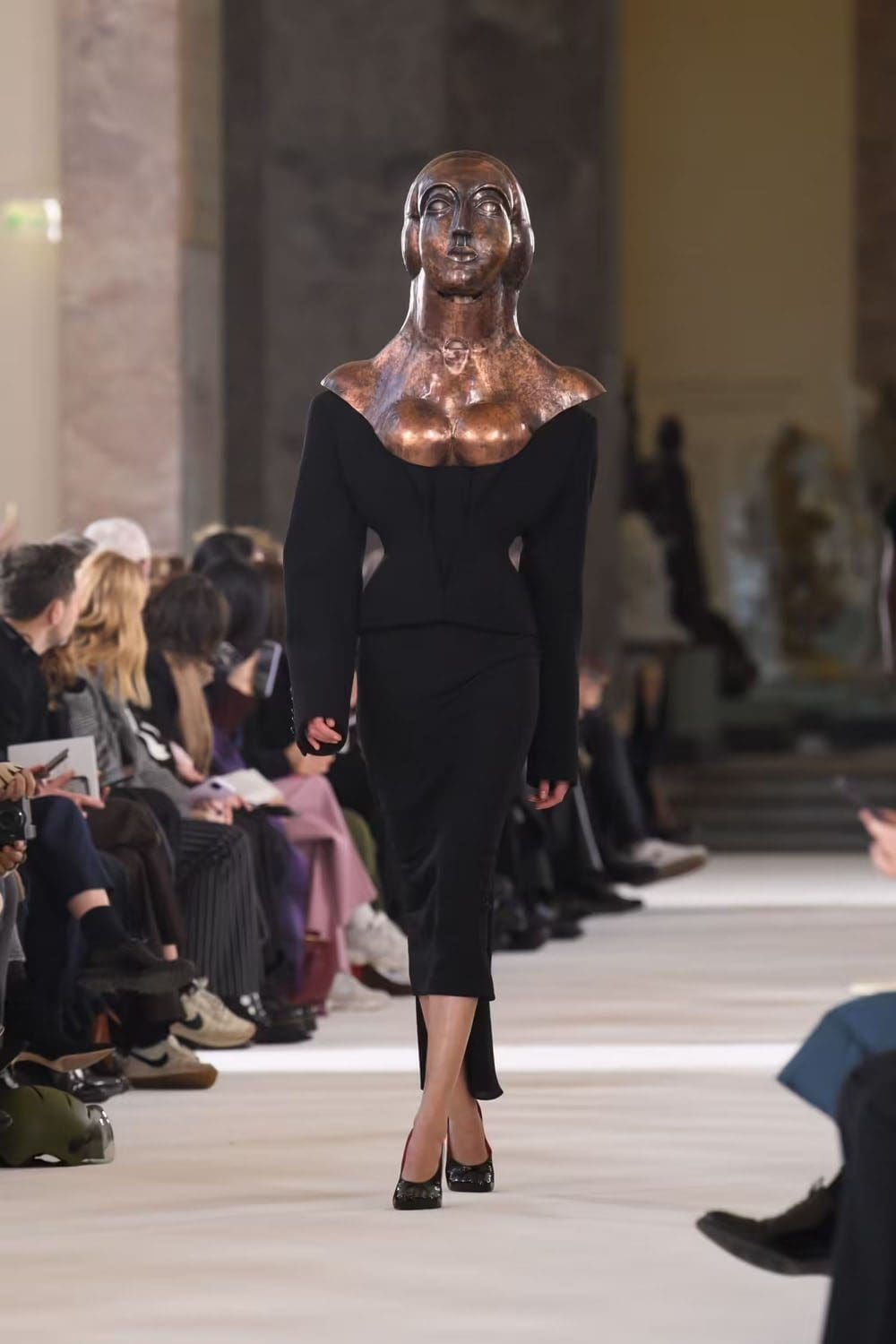 Schiaparelli Taxidermie Haute Couture Printemps Été 2023 Runway Magazine 18