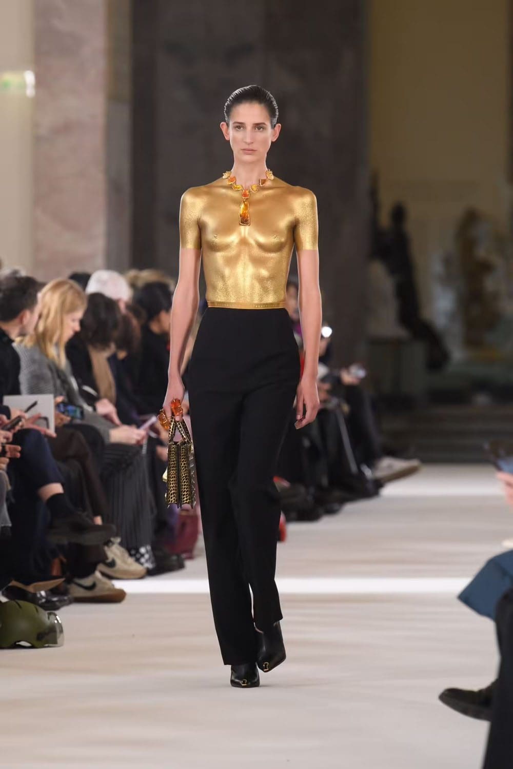 Schiaparelli Taxidermie Haute Couture Printemps Été 2023 Runway Magazine 19