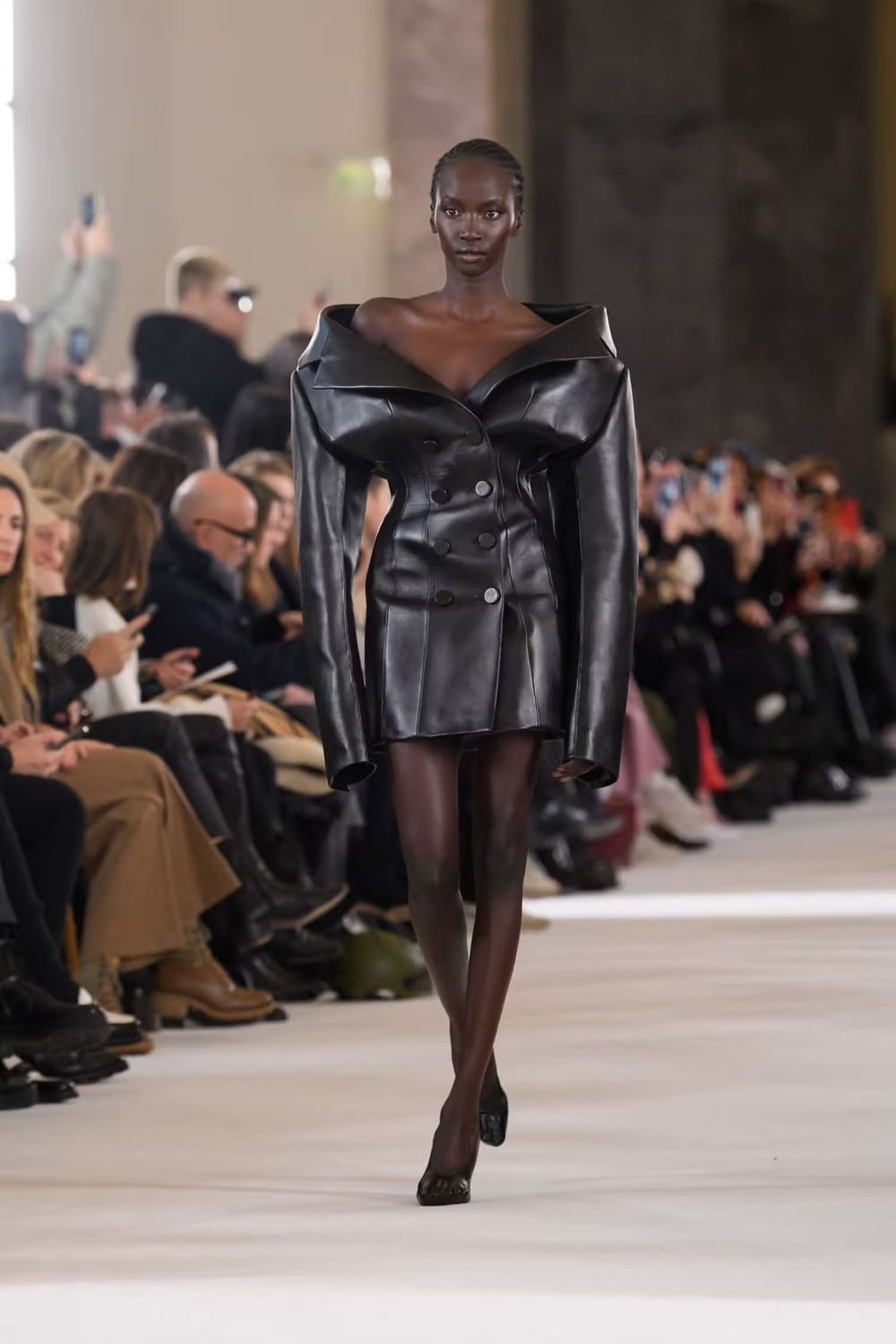 Schiaparelli Taxidermie Haute Couture Printemps Été 2023 Runway Magazine 28