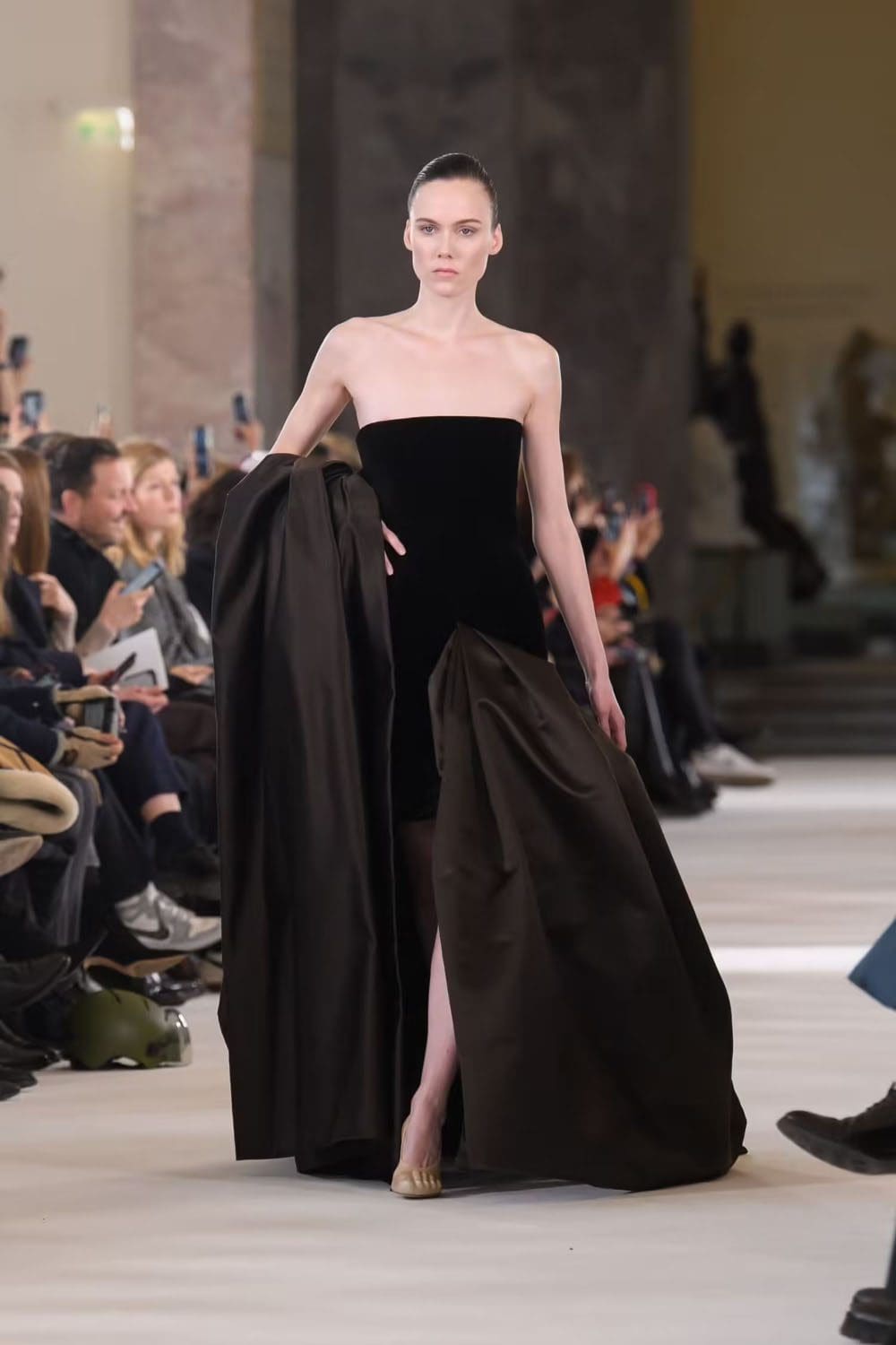 Schiaparelli Taxidermie Haute Couture Printemps Été 2023 Runway Revue 3 1