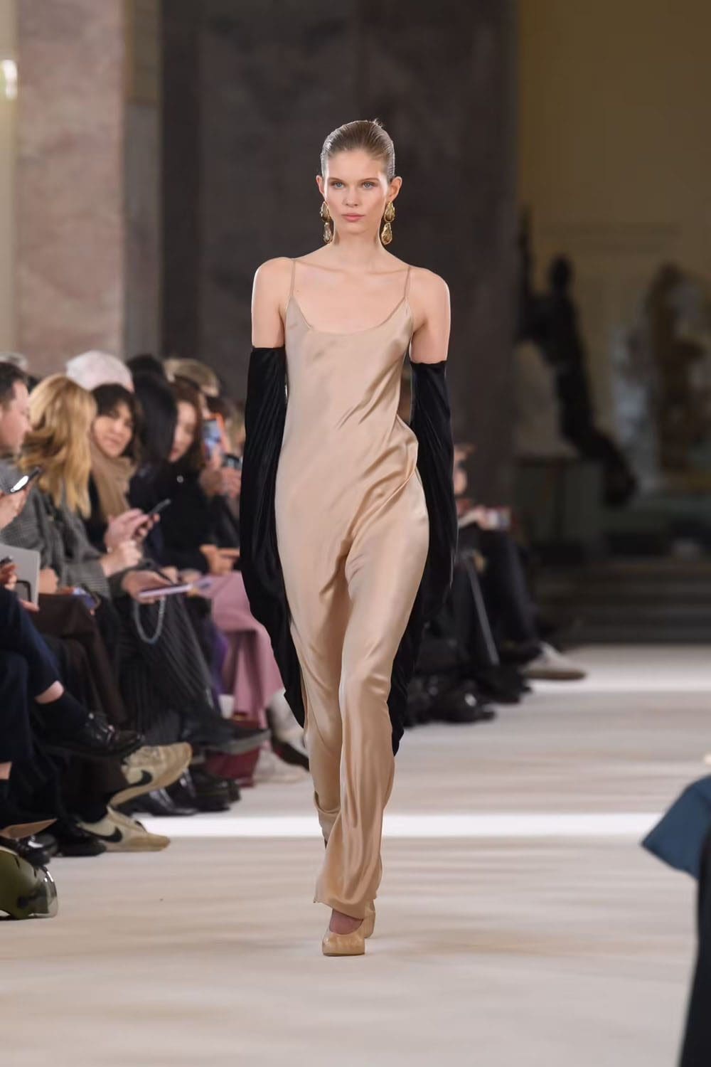 Schiaparelli Taxidermie Haute Couture Printemps Été 2023 Runway Magazine 30