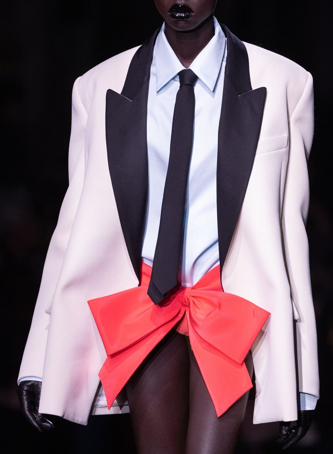 Valentino Couture Printemps Été 2023 Détails Gros plan Runway Magazine 1