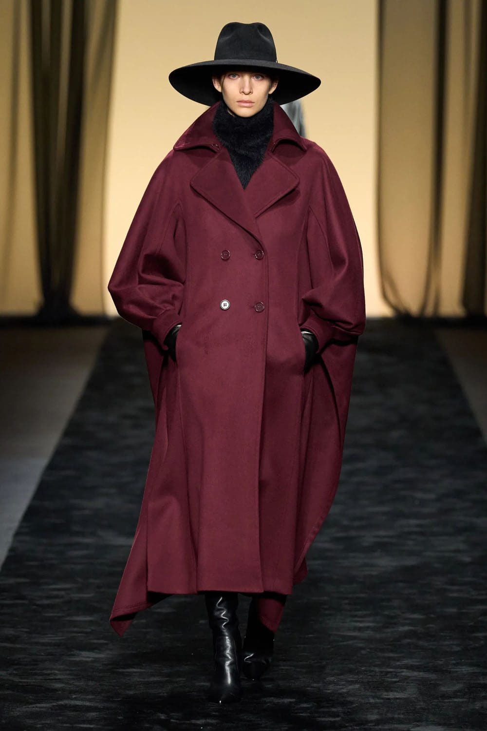 アルベルタ フェレッティ 秋冬 2023 2024 着用する準備ができて Runway 雑誌11