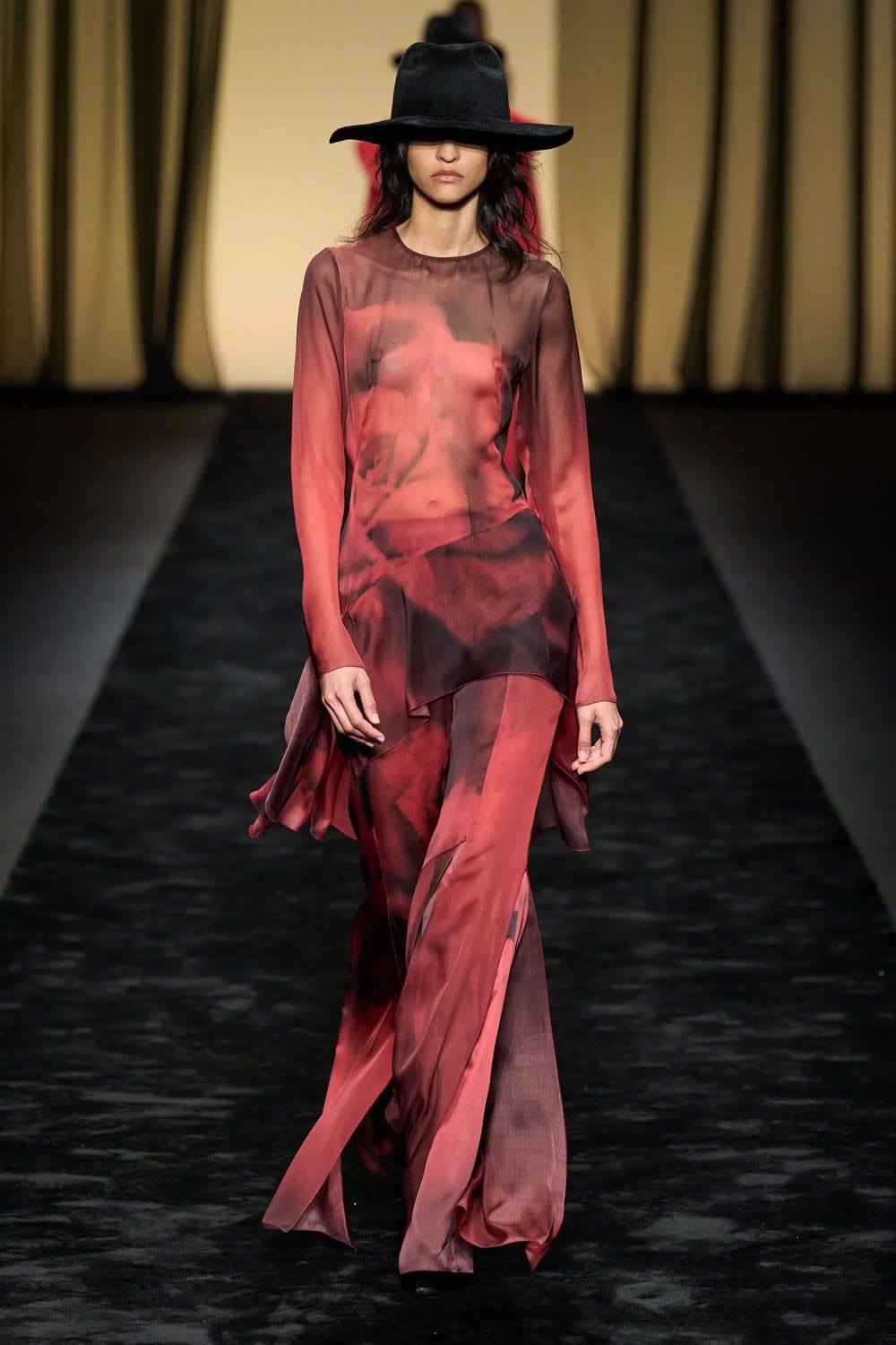 アルベルタ フェレッティ 秋冬 2023 2024 着用する準備ができて Runway 雑誌24