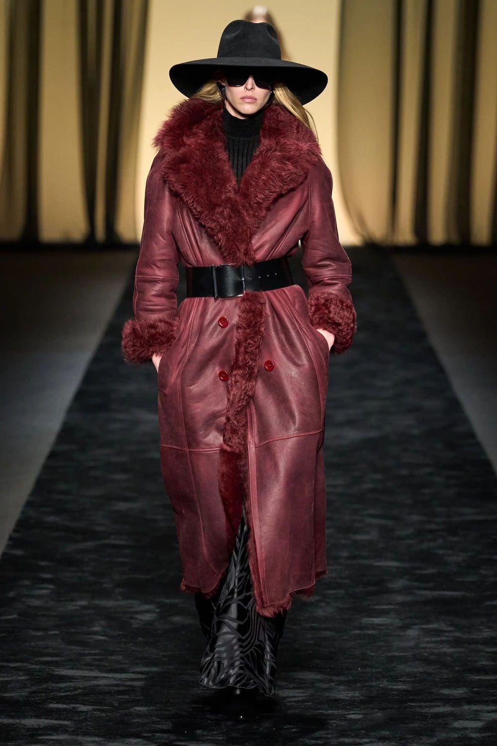アルベルタ フェレッティ 秋冬 2023 2024 着用する準備ができて Runway 雑誌8