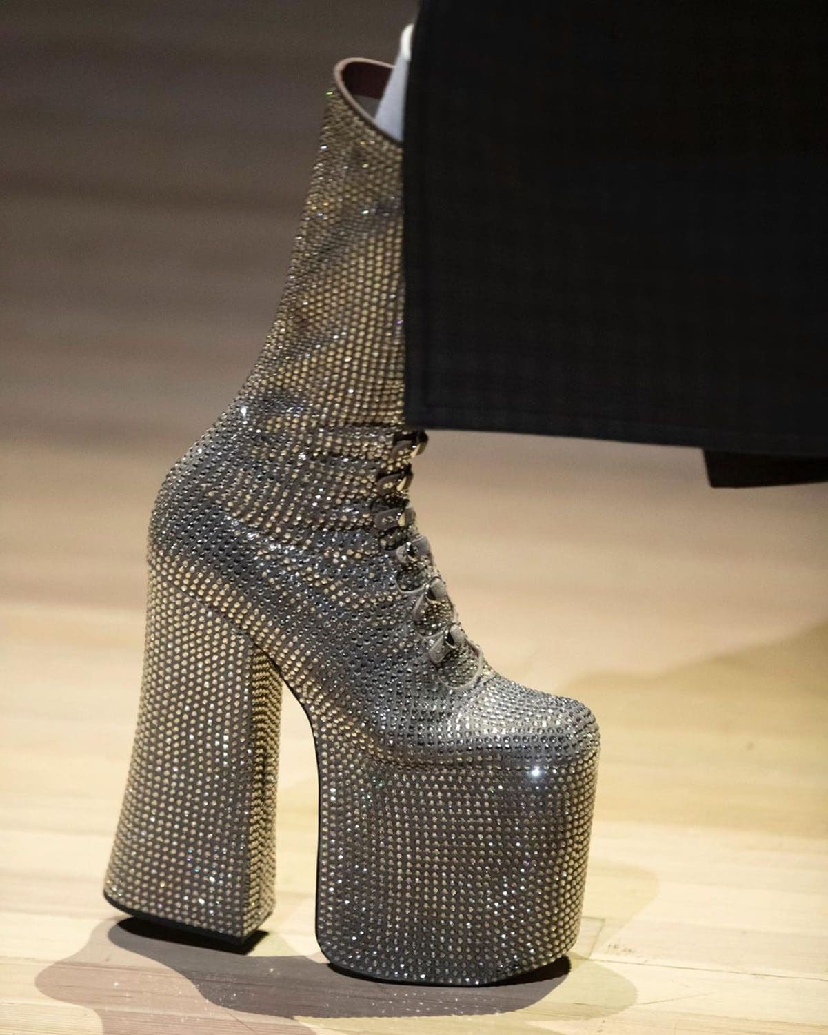 マークジェイコブス 春 2023 ニューヨーク Runway 雑誌2