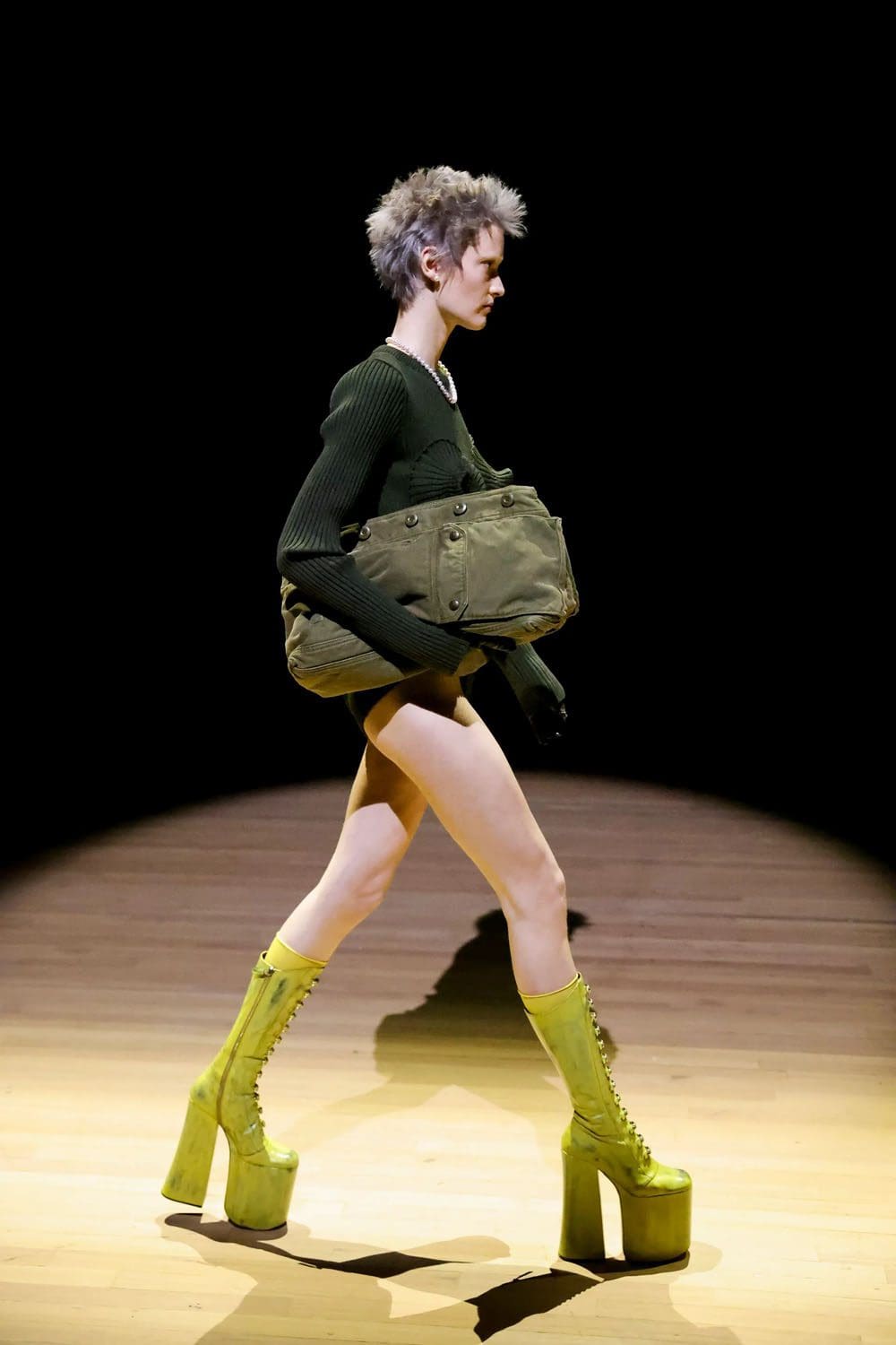 マークジェイコブス 春 2023 ニューヨーク Runway 雑誌23
