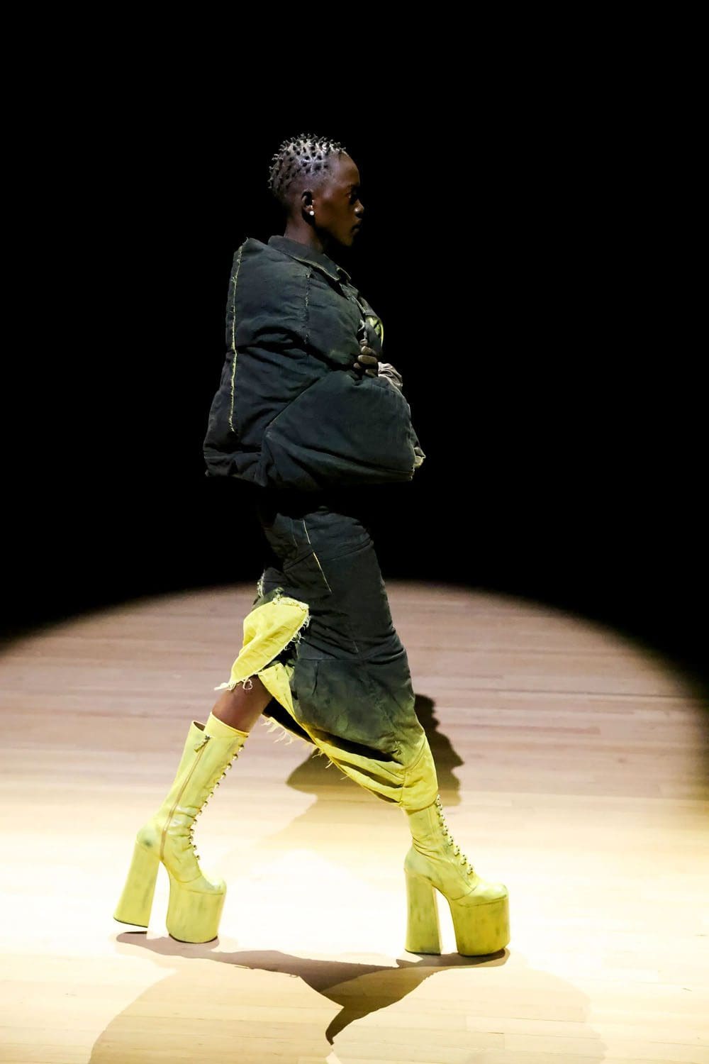 マークジェイコブス 春 2023 ニューヨーク Runway 雑誌24