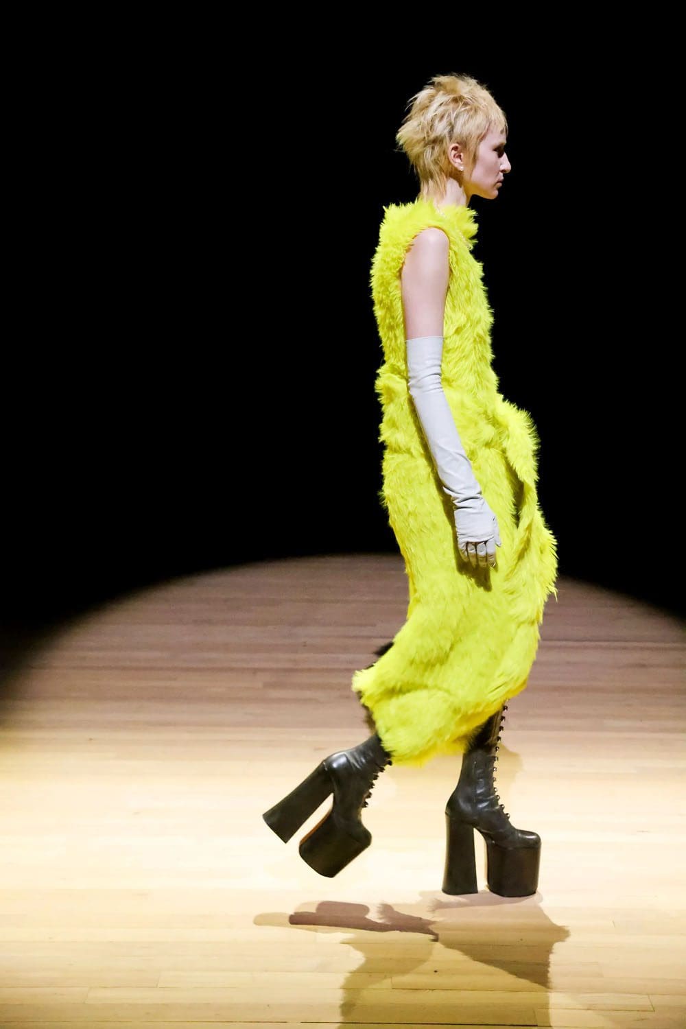 マークジェイコブス 春 2023 ニューヨーク Runway 雑誌44