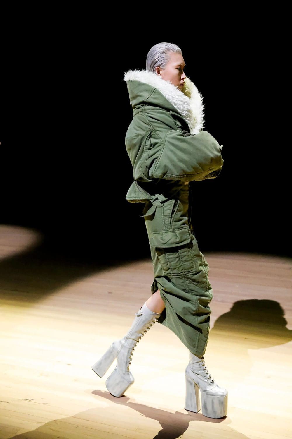 マークジェイコブス 春 2023 ニューヨーク Runway 雑誌9