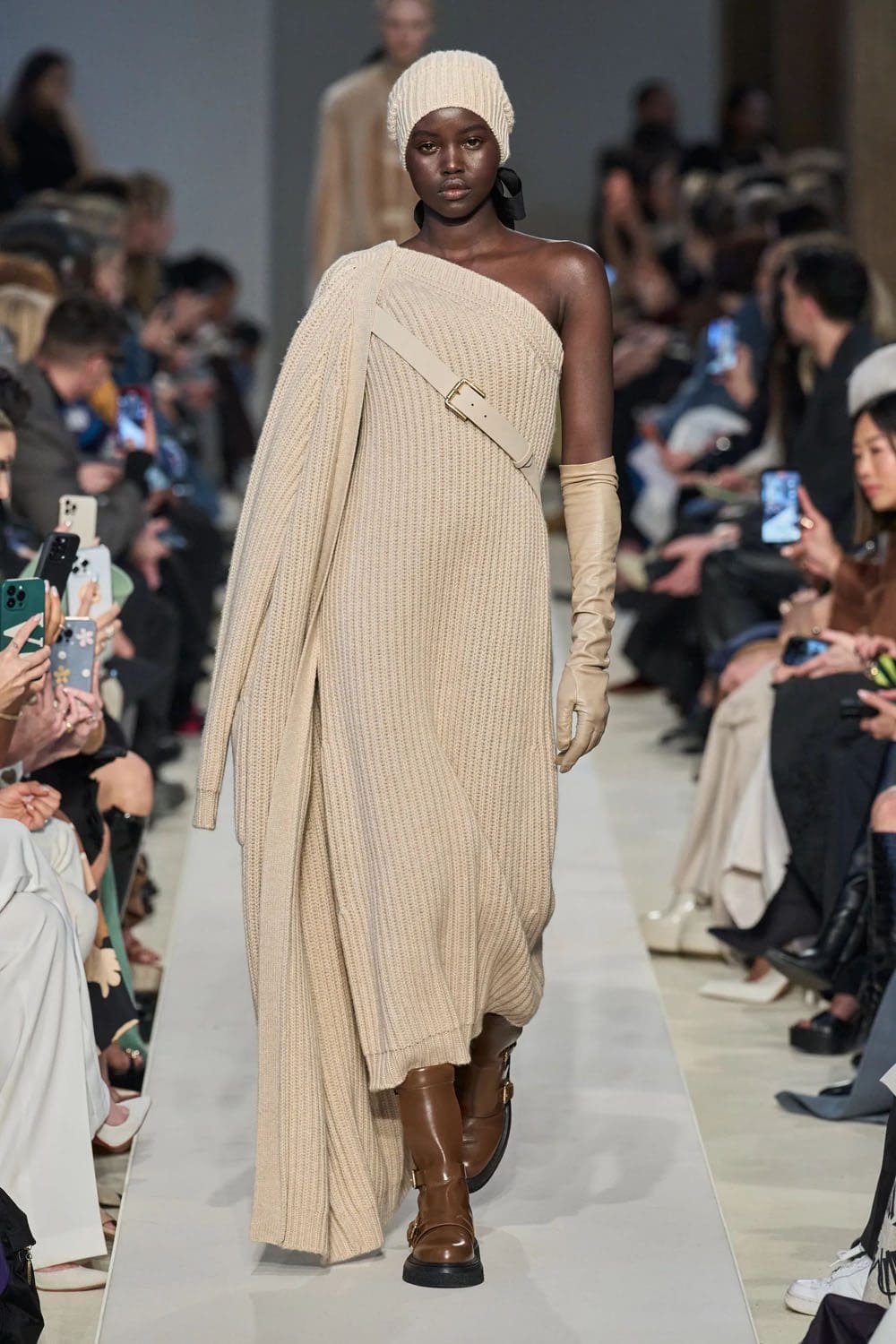 Max Mara Fall Winter 2023 2024 Runway Magazine 17