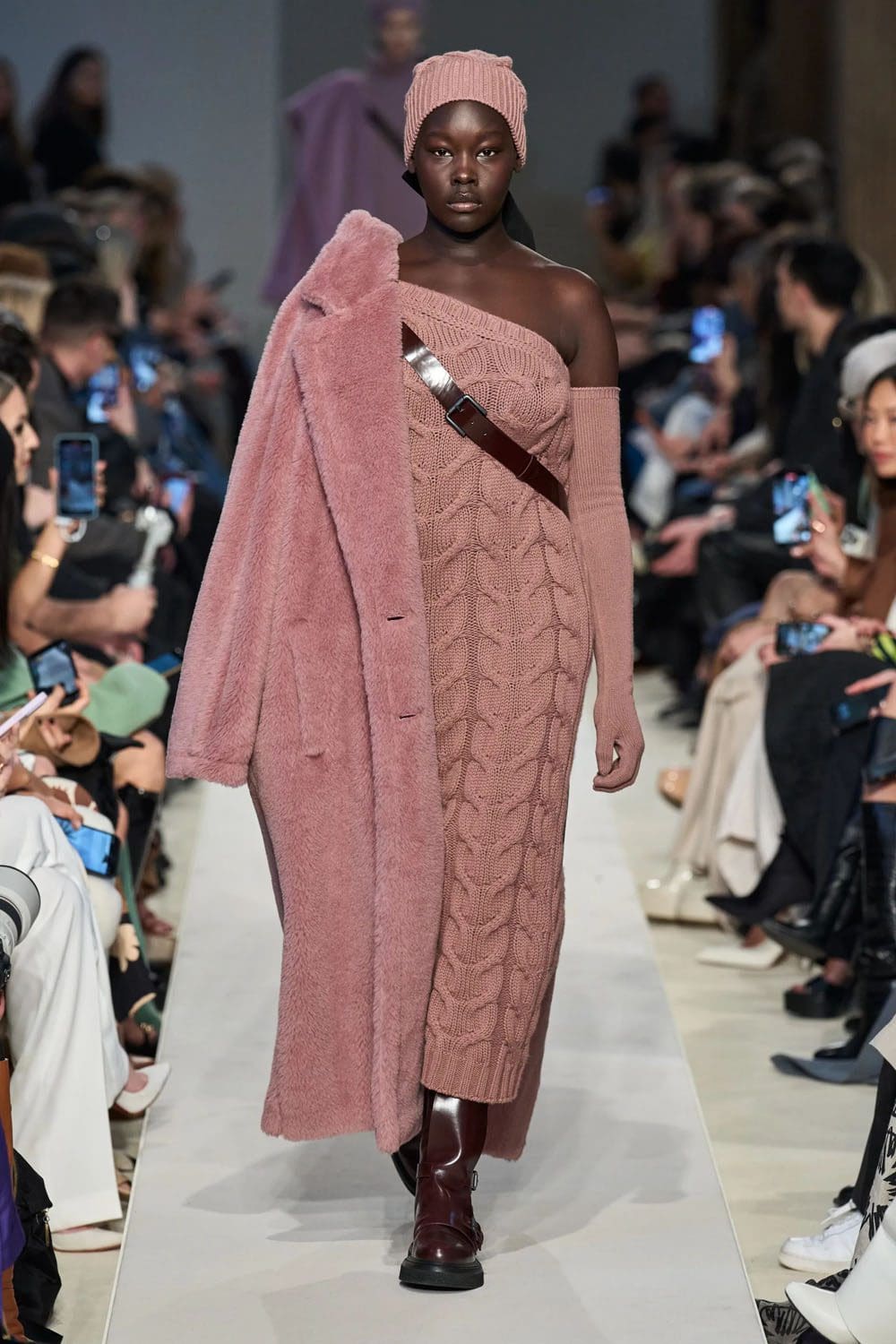Max Mara Fall Winter 2023 2024 Runway Magazine 21