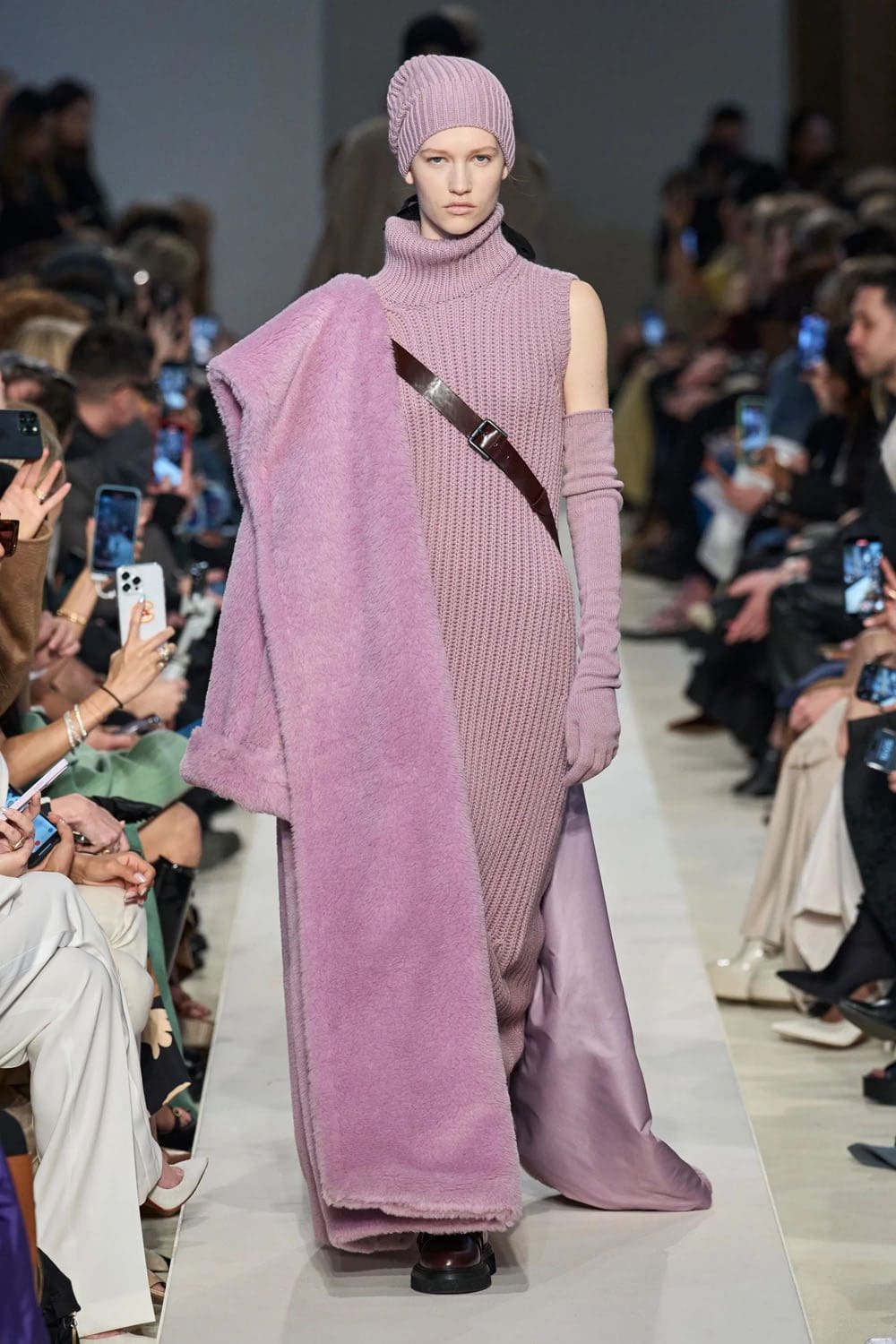 Max Mara Fall Winter 2023 2024 Runway Magazine 22