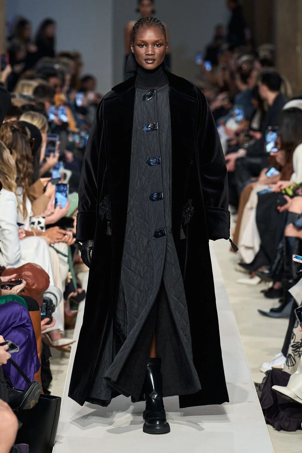 Max Mara Fall Winter 2023 2024 Runway Magazine 44