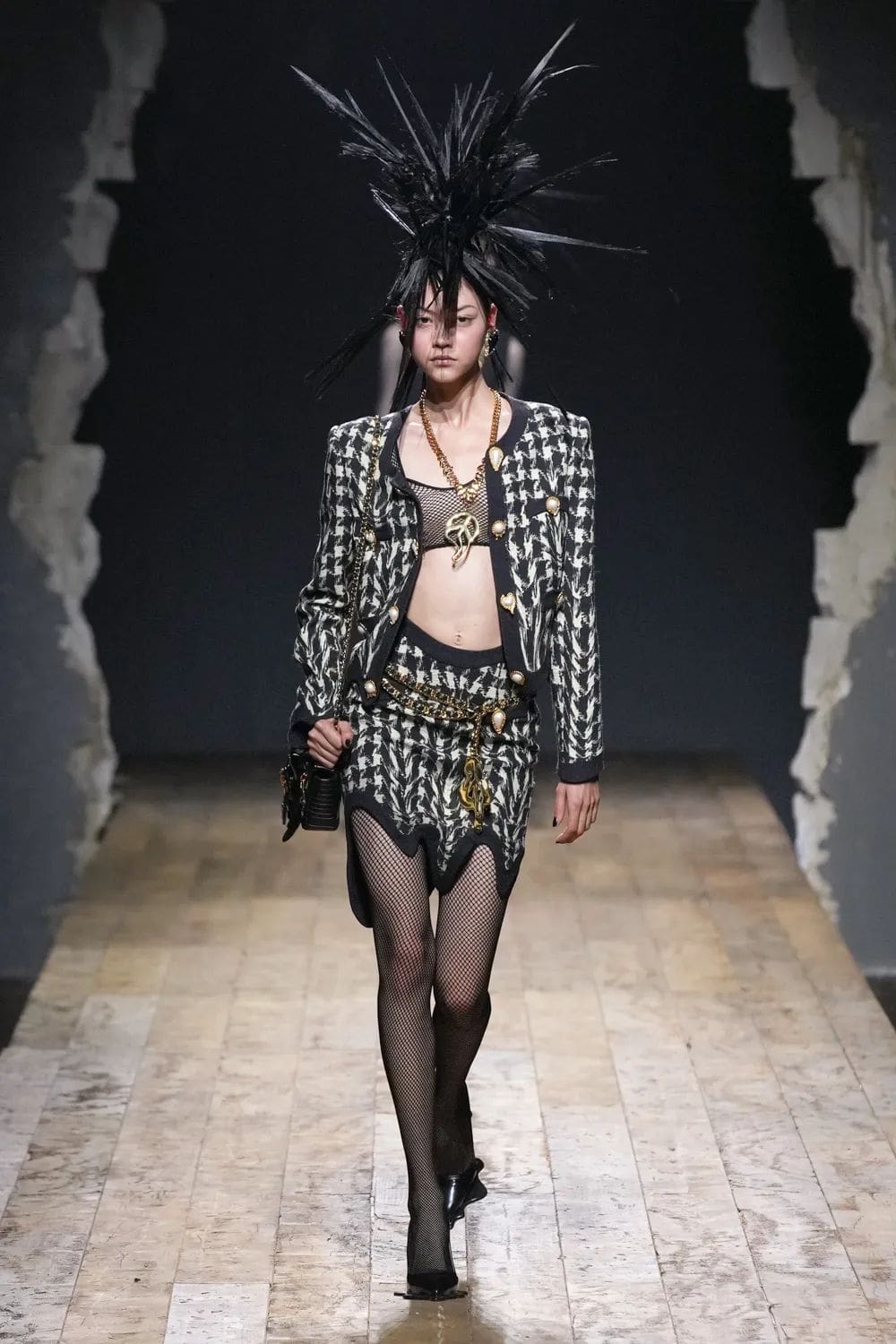 Moschino Herbst Winter 2023 2024 Milan Runway 1 Magazin