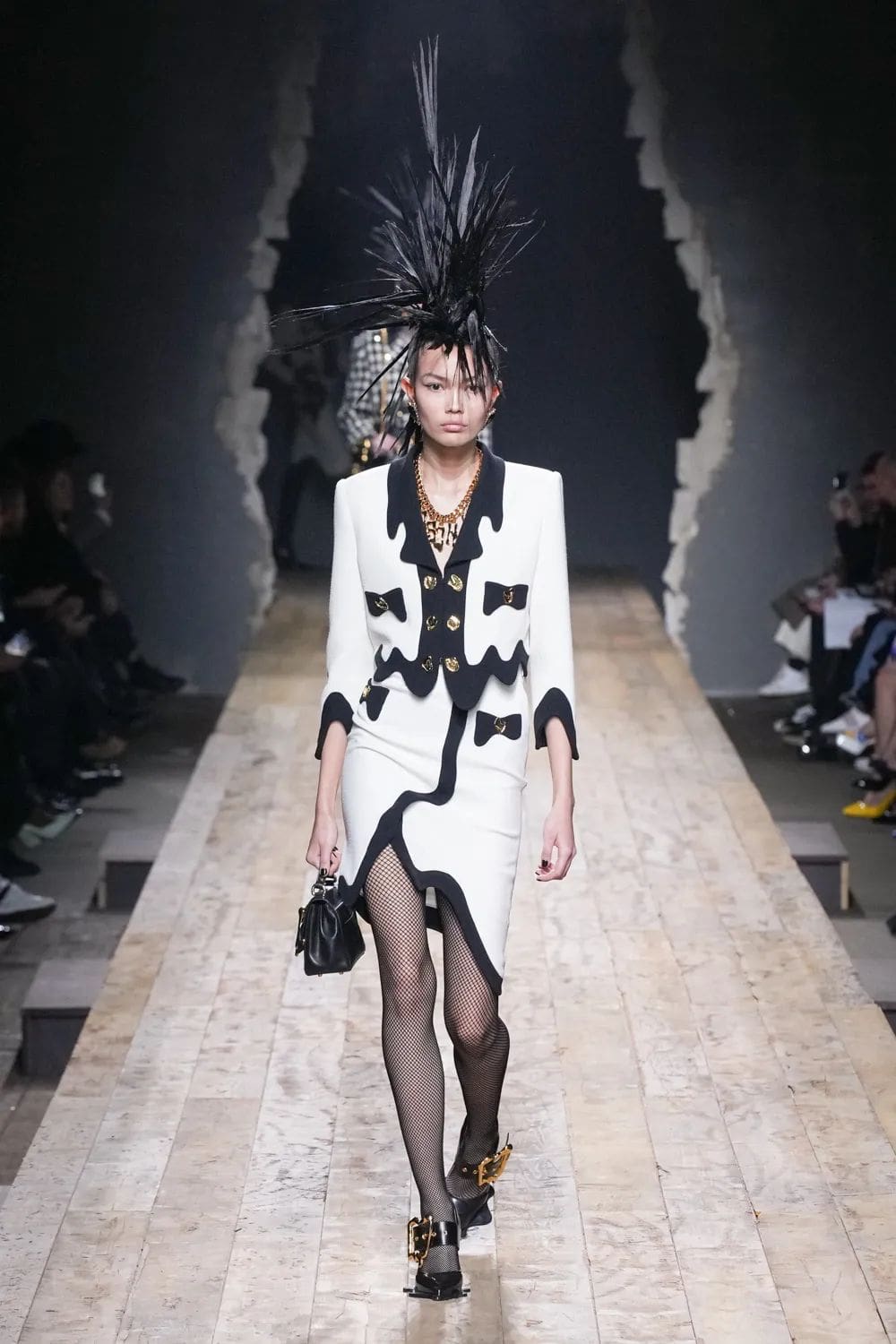 Moschino Herbst Winter 2023 2024 Milan Runway 10 Magazin