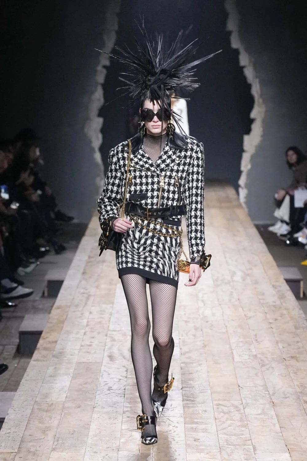 Moschino Herbst Winter 2023 2024 Milan Runway 11 Magazin