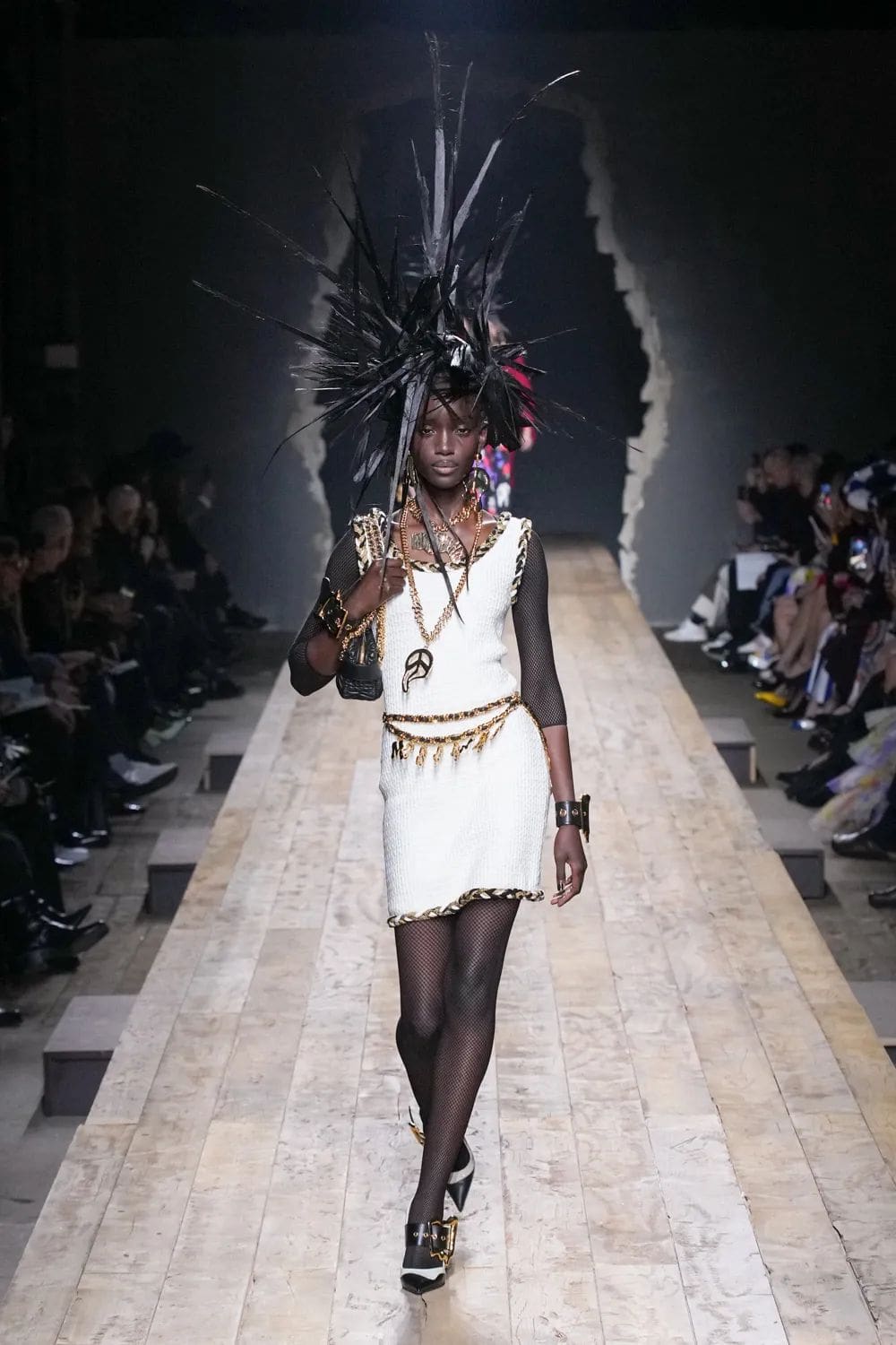 Moschino Herbst Winter 2023 2024 Milan Runway 14 Magazin
