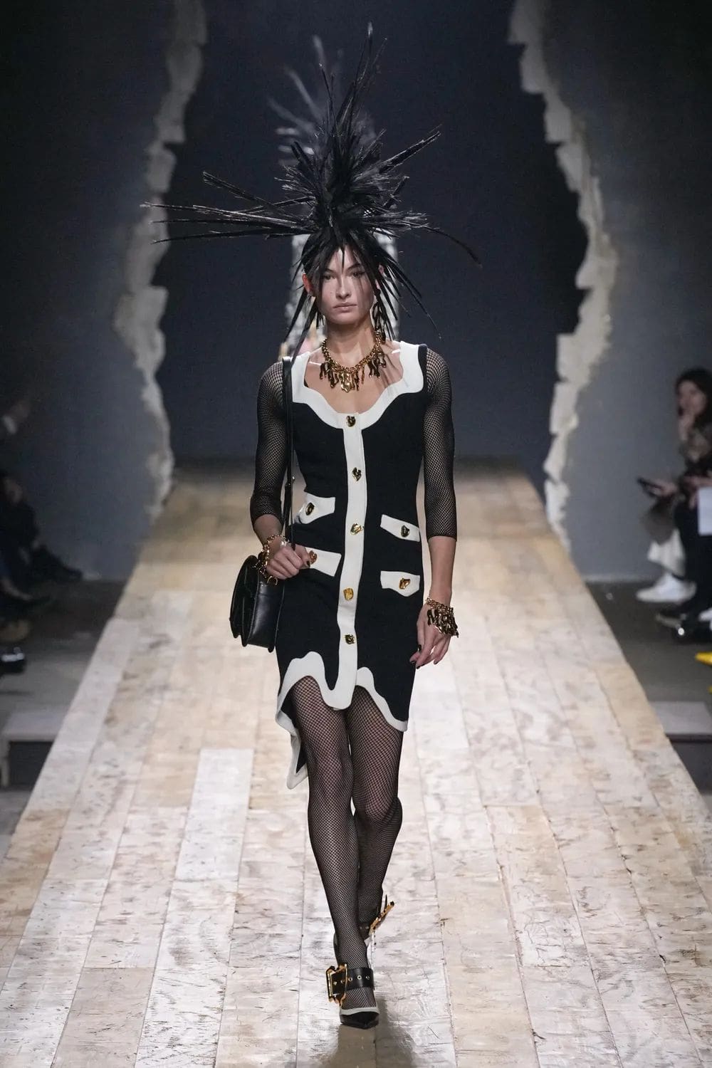 Moschino Herbst Winter 2023 2024 Milan Runway 4 Magazin