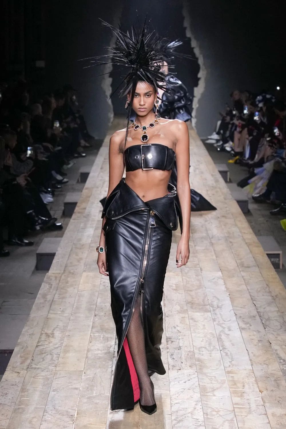 Moschino Herbst Winter 2023 2024 Milan Runway 48 Magazin