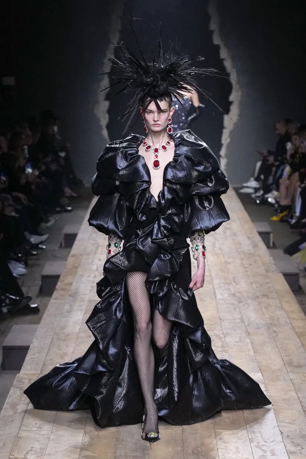 Moschino Herbst Winter 2023 2024 Milan Runway 49 Magazin