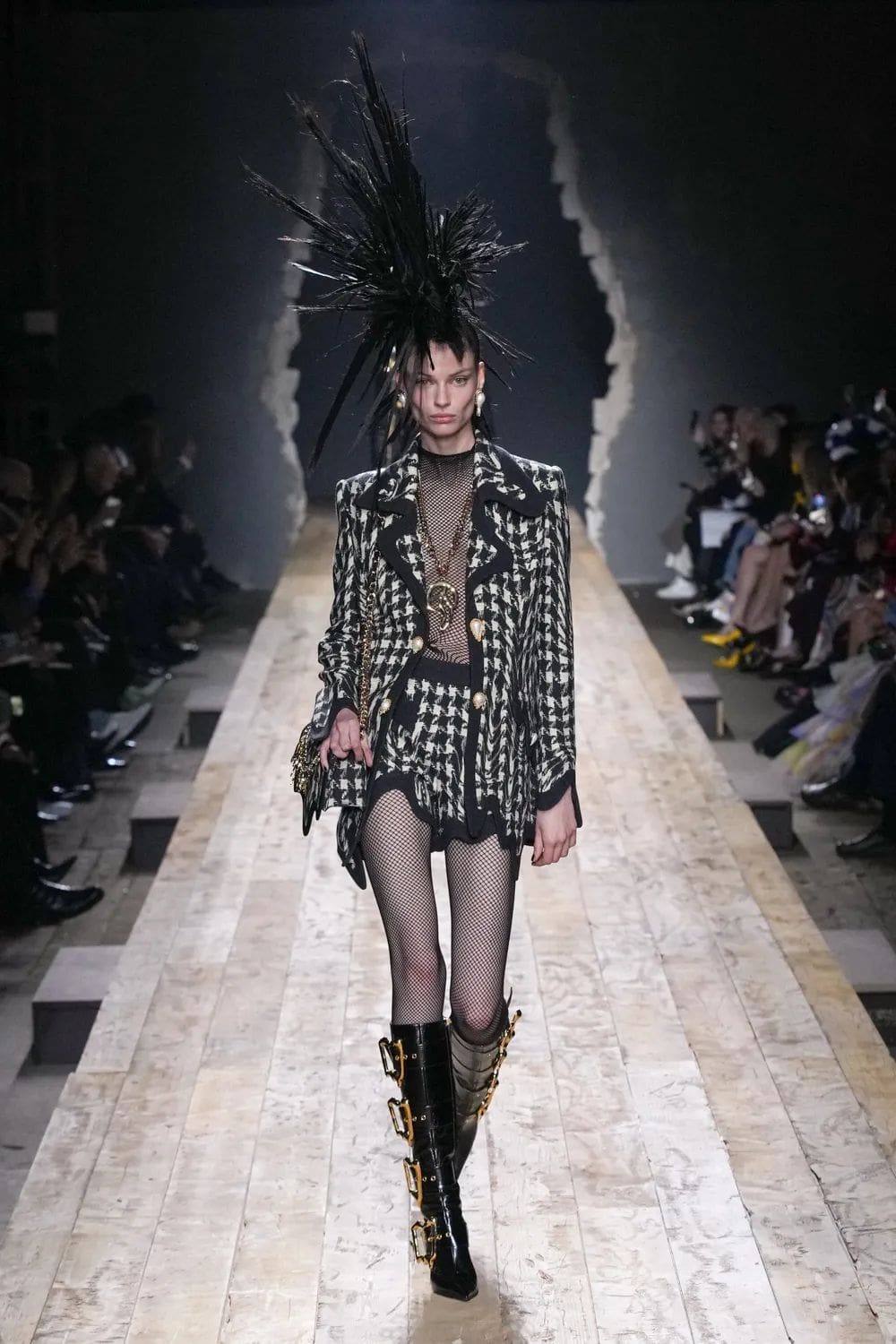 Moschino Herbst Winter 2023 2024 Milan Runway 5 Magazin
