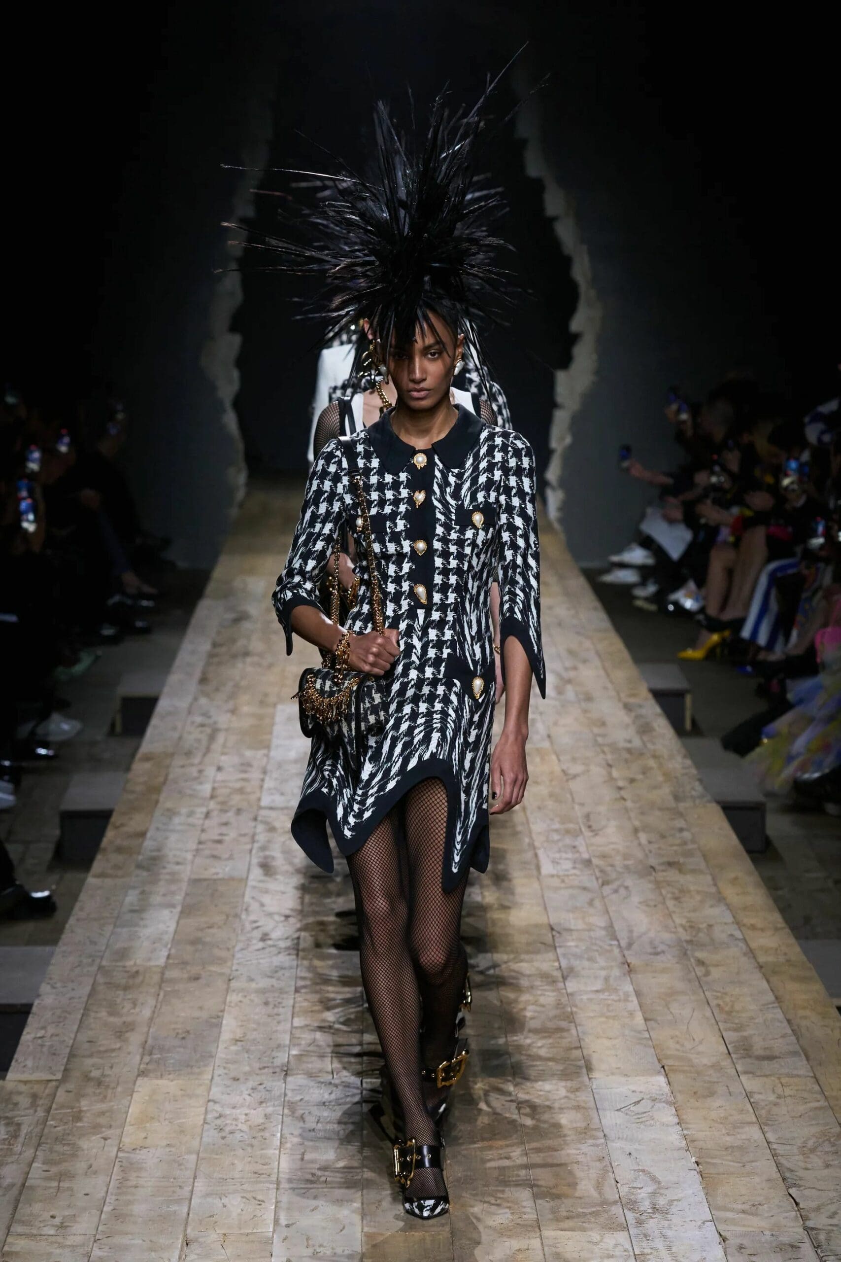 Moschino Herbst Winter 2023 2024 Milan Runway 51 Magazin
