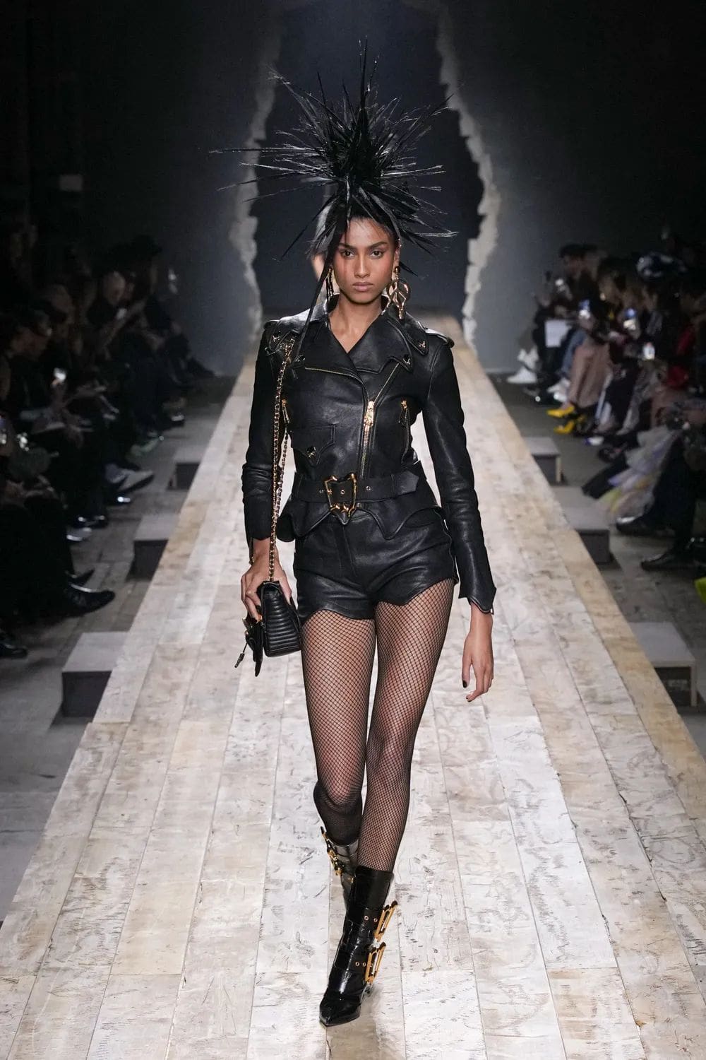 Moschino Herbst Winter 2023 2024 Milan Runway 6 Magazin