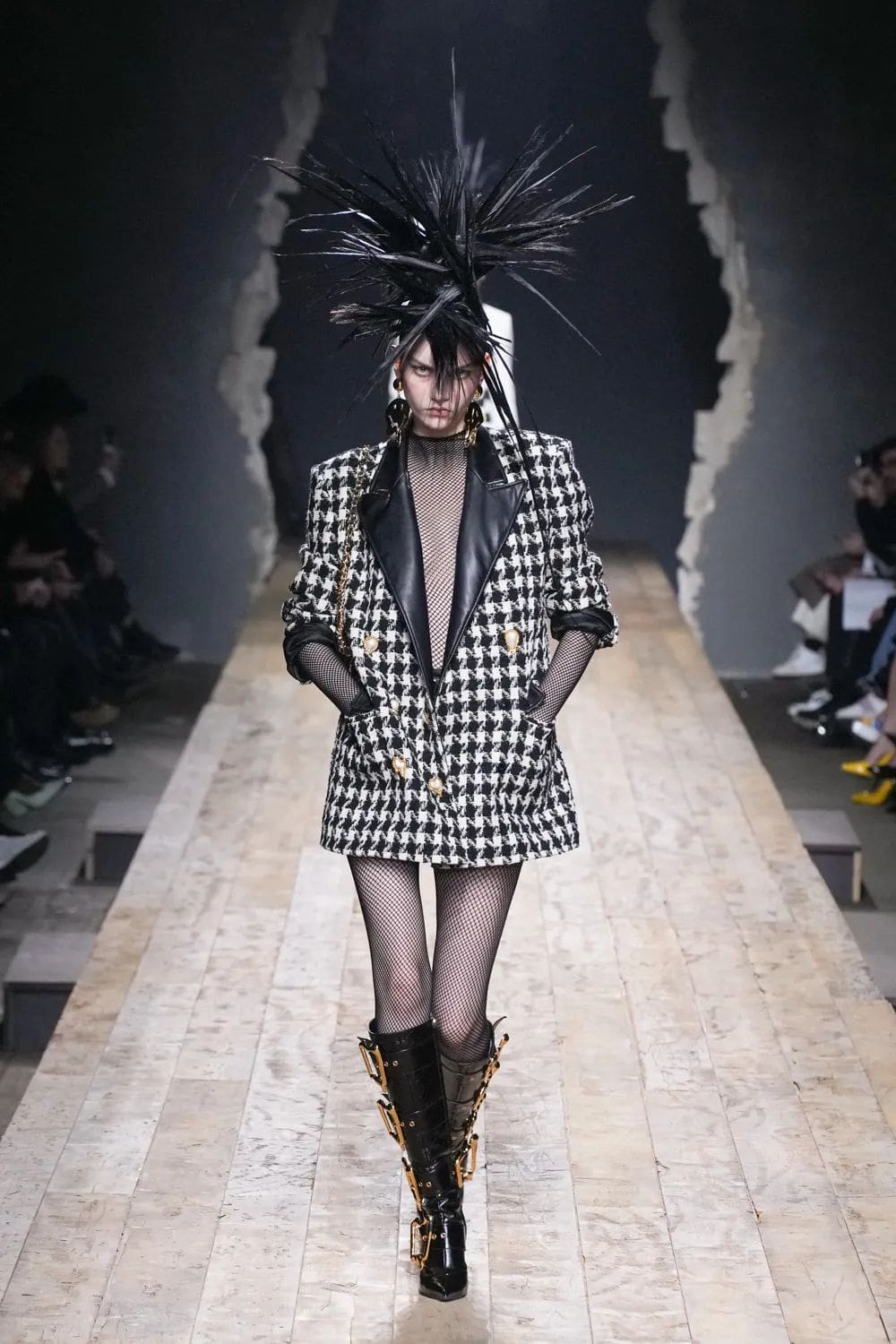 Moschino Herbst Winter 2023 2024 Milan Runway 9 Magazin