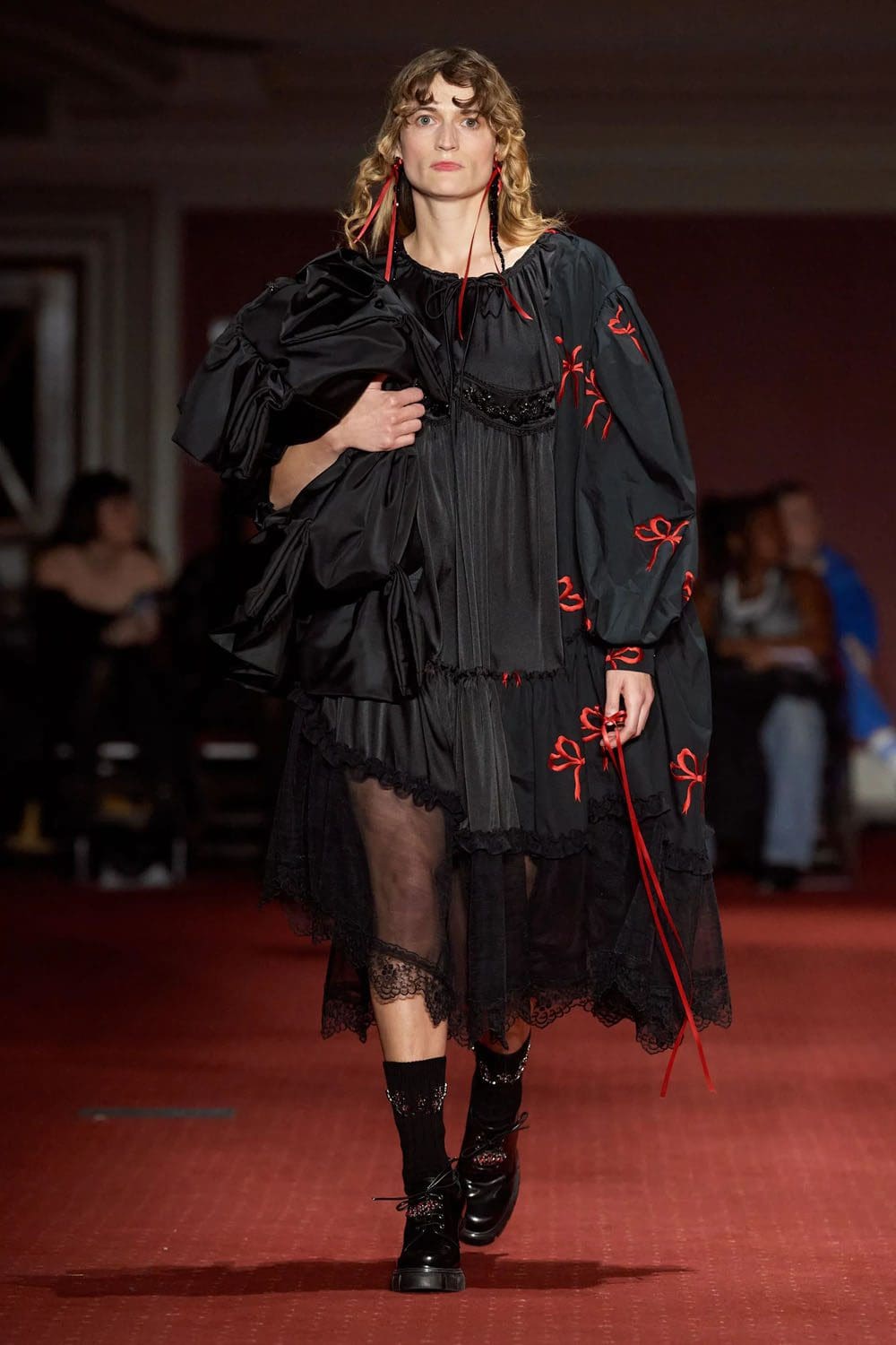 Simone Rocha Fall Winter 2023 2024 London Runway Magazine 38