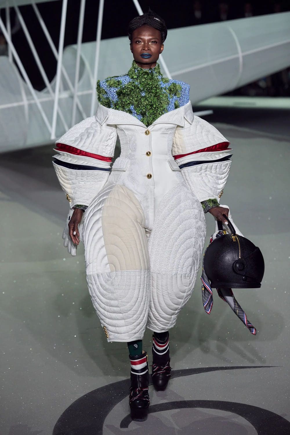 トム ブラウン 秋冬 2023 2024 Runway 雑誌1