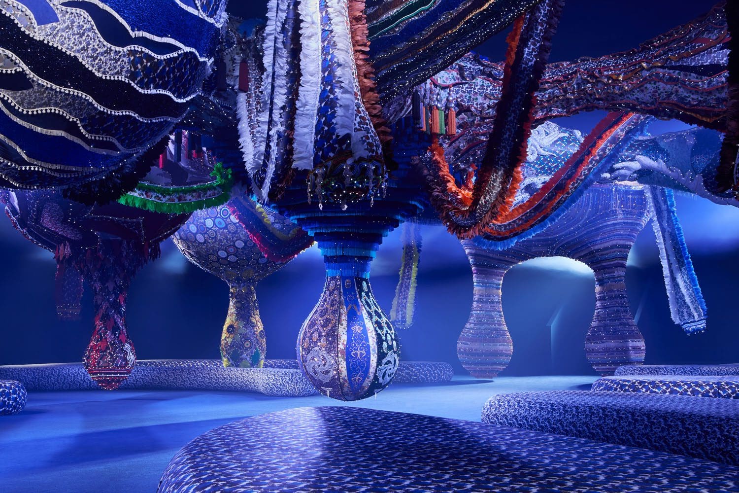 Joana Vasconcelos 为 Dior 秋冬系列打造的 VALKYRIE MISS DIOR 2023 2024 Runway 1杂志