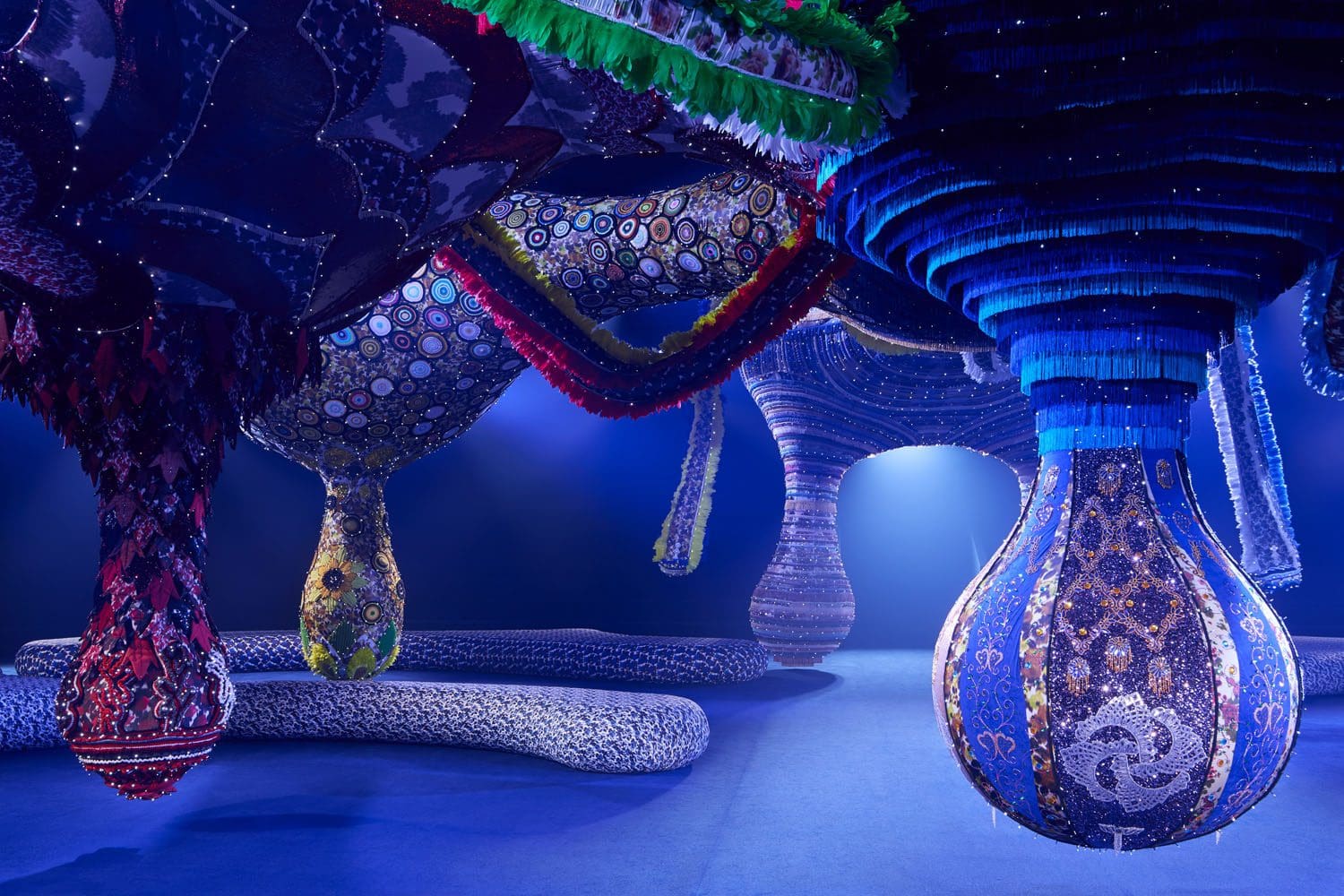 Joana Vasconcelos 为 Dior 秋冬系列打造的 VALKYRIE MISS DIOR 2023 2024 Runway 11杂志