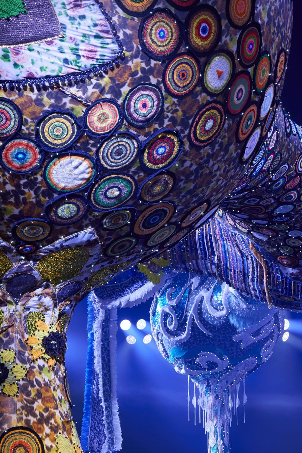 Joana Vasconcelos 为 Dior 秋冬系列打造的 VALKYRIE MISS DIOR 2023 2024 Runway 14杂志