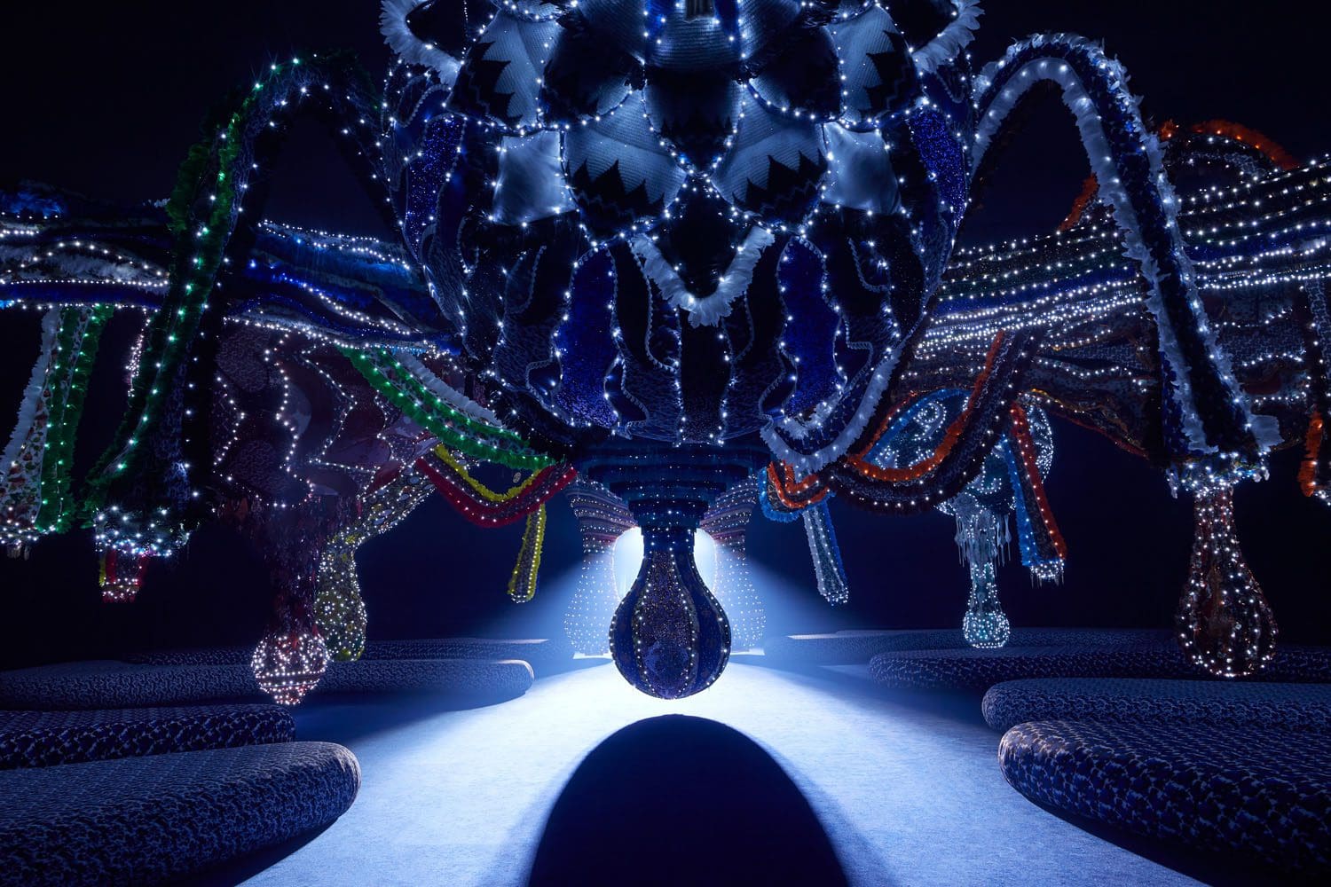 Joana Vasconcelos 为 Dior 秋冬系列打造的 VALKYRIE MISS DIOR 2023 2024 Runway 16杂志
