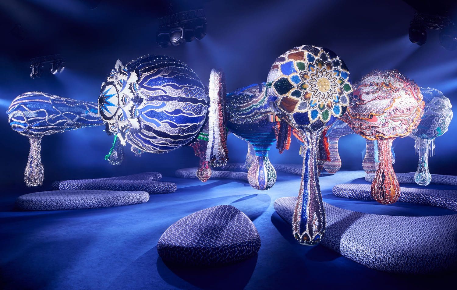 Joana Vasconcelos 为 Dior 秋冬系列打造的 VALKYRIE MISS DIOR 2023 2024 Runway 18杂志