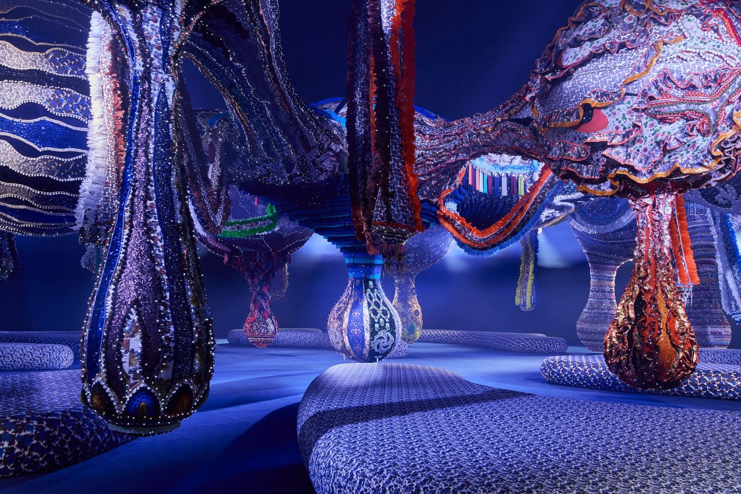 Joana Vasconcelos 为 Dior 秋冬系列打造的 VALKYRIE MISS DIOR 2023 2024 Runway 2杂志