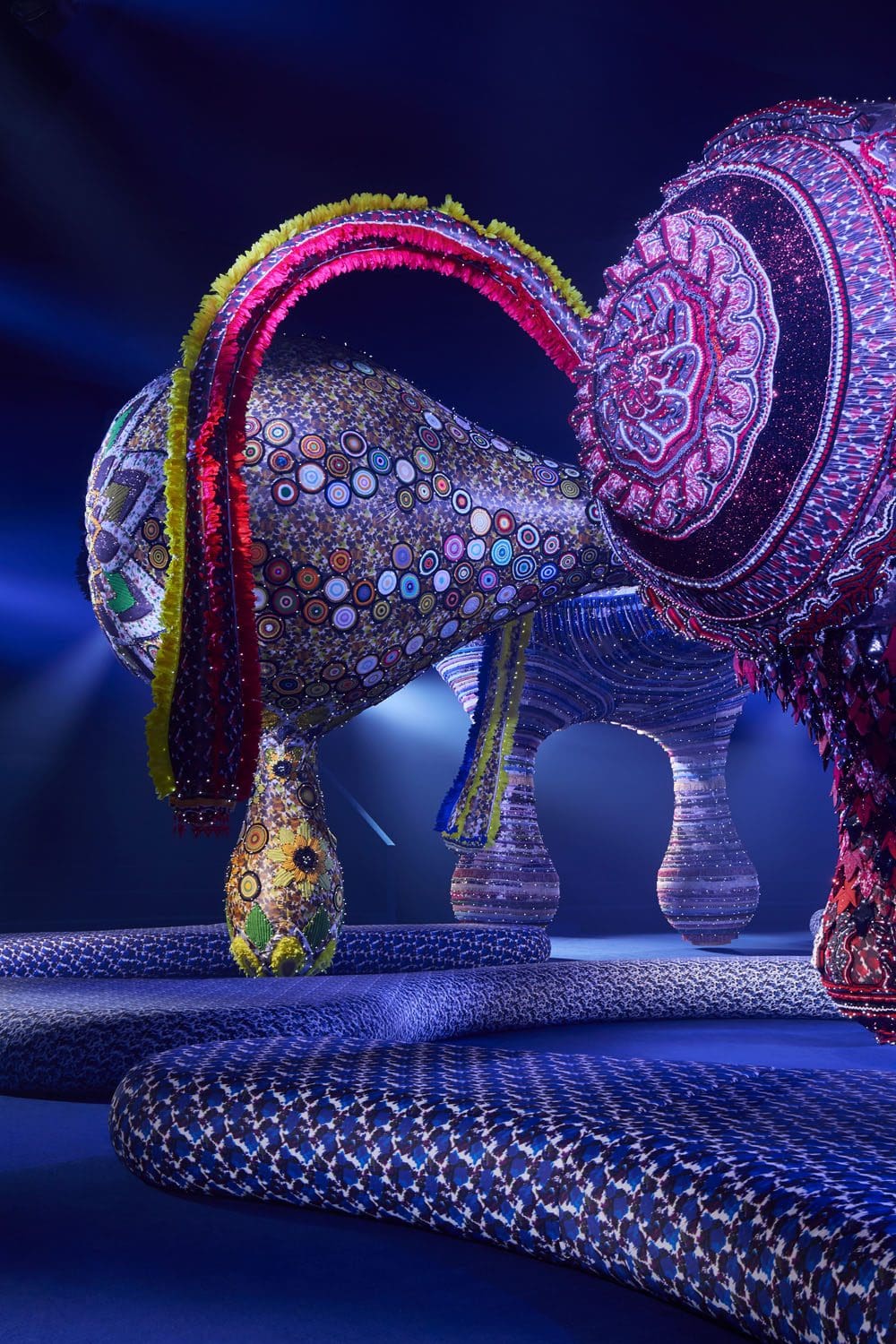 Joana Vasconcelos 为 Dior 秋冬系列打造的 VALKYRIE MISS DIOR 2023 2024 Runway 3杂志