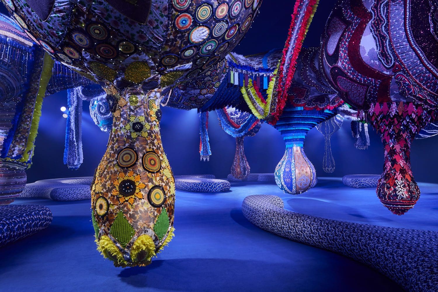 Joana Vasconcelos 为 Dior 秋冬系列打造的 VALKYRIE MISS DIOR 2023 2024 Runway 5杂志