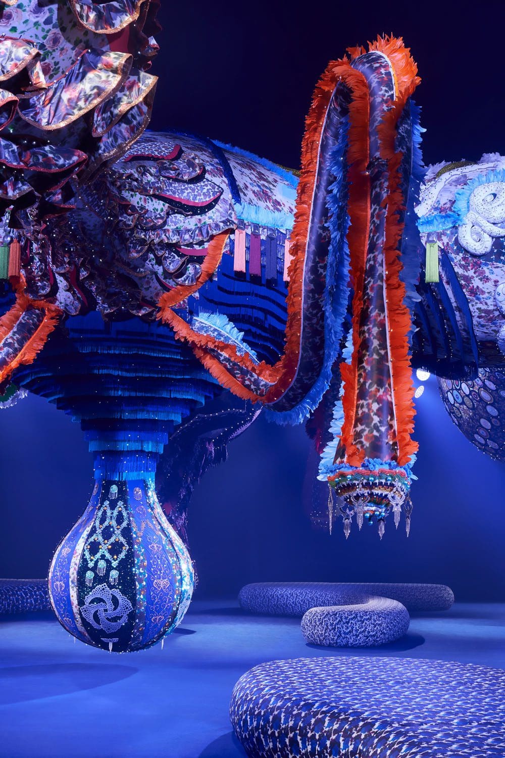 Joana Vasconcelos 为 Dior 秋冬系列打造的 VALKYRIE MISS DIOR 2023 2024 Runway 8杂志