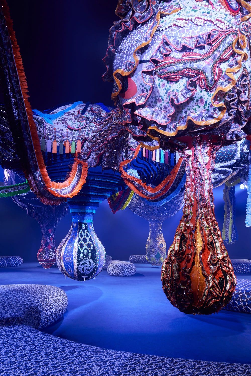 Joana Vasconcelos 为 Dior 秋冬系列打造的 VALKYRIE MISS DIOR 2023 2024 Runway 9杂志