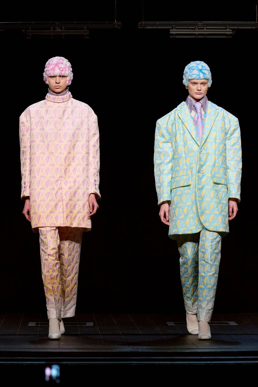 Anrealage Outono Inverno 2023 2024 Paris Runway Revista 1